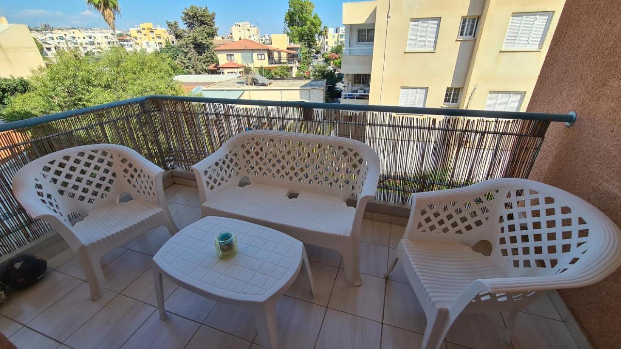 Central 2 Bedroom Apartment In Kato Paphos Exterior foto